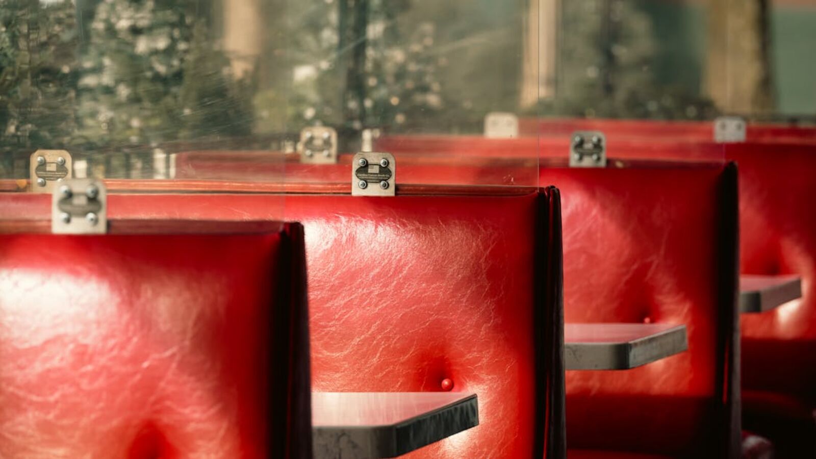 Выкуп активов бизнеса в Санкт-Петербурге — Red leather diner booths with retro charm, evoking vintage vibes and nostalgia.