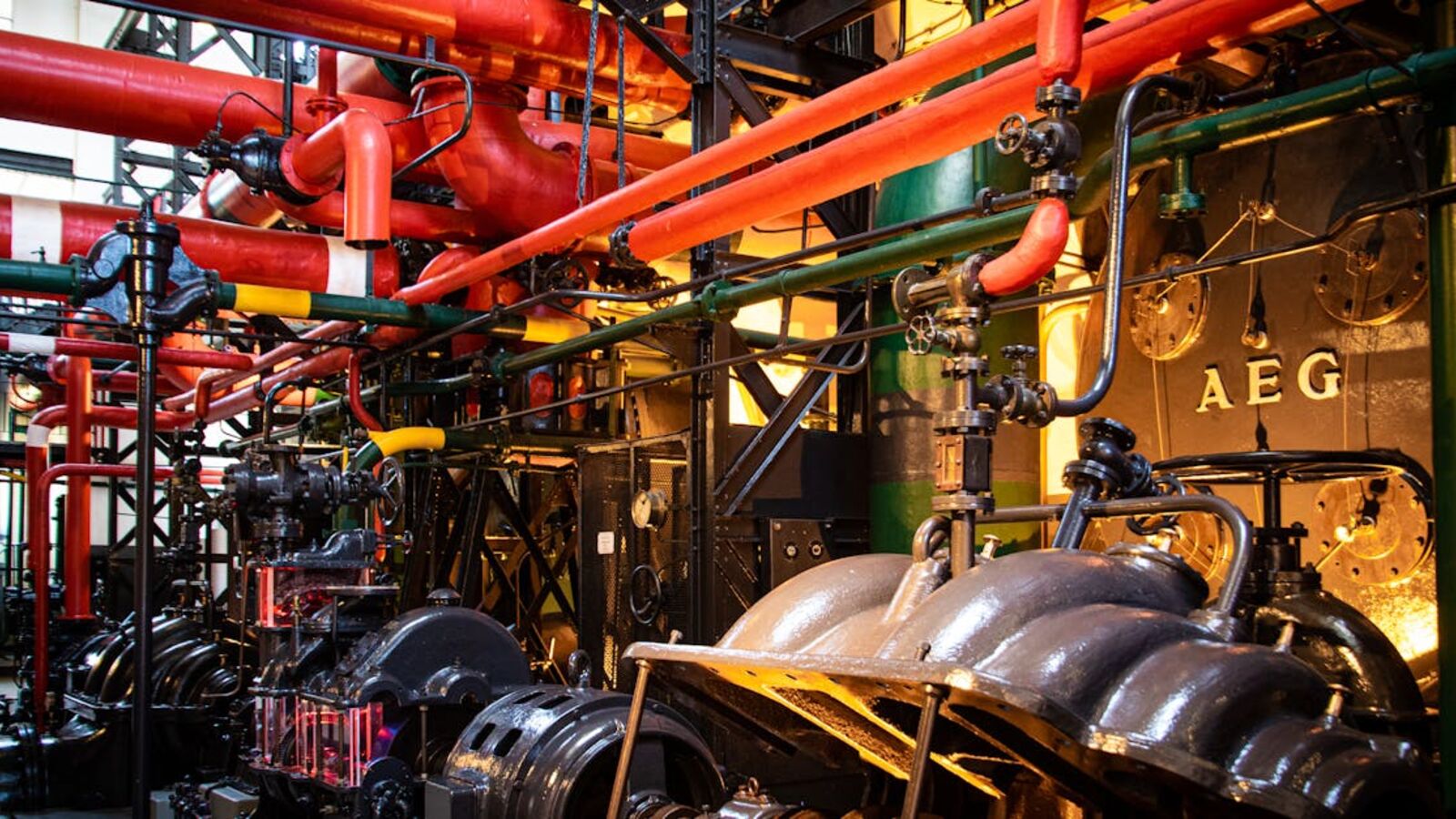 Выкуп станков в Санкт-Петербурге — Vibrant industrial machinery with red pipes and complex equipment in a factory.